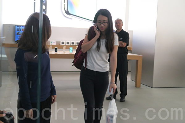 Apple iPhone X開售