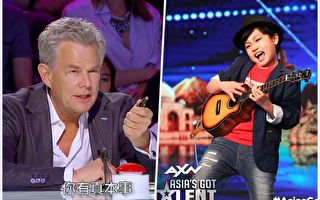 在《亞洲達人秀》徵選的比賽中，知名音樂人大衛‧福斯特（圖左）將寶貴的評審「黃金按鈕」給了來自台灣、僅有10歲的烏克麗麗表演者馮羿（圖右）。（AXN Taiwan提供）