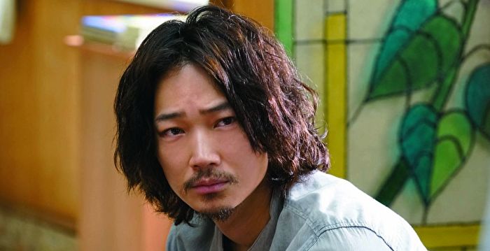 綾野剛與佐久間由衣為人父母 更努力地生活 | 大紀元