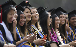 报告：加州高中生升入大学后仅三成能毕业