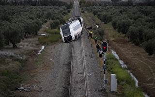 西班牙列車豪雨出軌  21傷