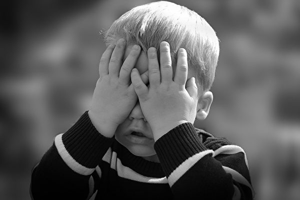别让过多地夸赞成为孩子的压力。(Pixabay)