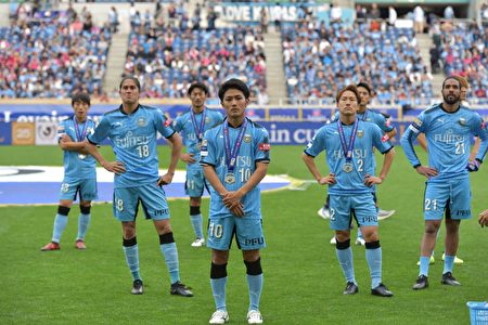 在11月4日舉行的日聯盃決賽中，川崎前鋒隊輸給大阪櫻花隊，第4次屈居亞軍。（野上浩史／大紀元）