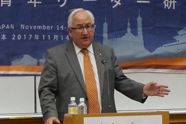 11月14日至17日，第12屆族群青年領袖研習營在日本東京奧林匹克中心召開，澳大利亞議員邁克爾・丹比在研習會上發表演講。（文亮／大紀元）