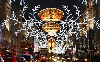 2013年12月伦敦摄政街圣诞点灯Regent Street（Anizza/Depositphotos）