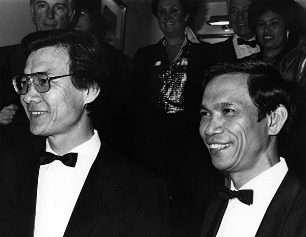 1985年3月5日，柬埔寨裔醫生和演員Haing S. Ngor在倫敦的英國電影學院頒獎會上。 (John Gooch/Keystone/Getty Images)