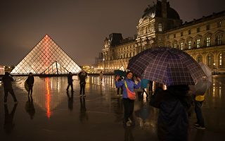 中国40人旅行团巴黎遭抢劫 被喷催泪瓦斯