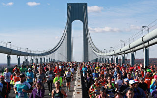 紐約國際馬拉松賽將如期在週日（11月5日）登場，全球5萬多名選手將參賽。圖為2016年紐約馬拉松賽事。(Michael Reaves/Getty Images)
