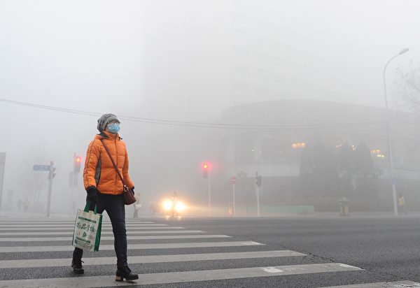 2016年12月19日處在陰霾下的中國大連。 (VCG/VCG via Getty Images)
