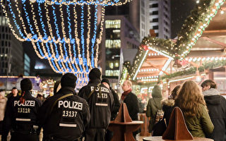 设置水泥墩路障 柏林警察加强圣诞市场保安
