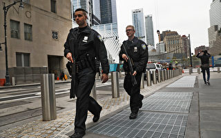 一枪击中恐袭嫌犯 纽约年轻警察获赞英雄