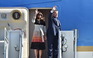 美国总统川普及第一夫人梅拉妮娅于日本当地时间5日上午10点37分飞抵日本，这是川普为期13天（临时延长一天）的亚洲五国之行的首站。(KAZUHIRO NOGI/AFP/Getty Images)