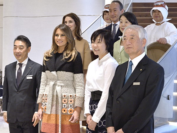 US First Lady Melania Trump (2nd L) poses with Akie Abe (2nd R), wife of Japan's Prime Minister Shinzo Abe, and Hitoshi Yoshida (R), president of luxury Japanese pearl company Mikimoto during a visit to the Mikimoto Ginza Main Store in the fashionable Ginza district of Tokyo on November 5, 2017. US First Lady Melanie Trump on November 5 got a glimpse of Japanese cultured pearls at Tokyo's glitzy shopping district while President Donald Trump played golf with Japan's Prime Minister Shinzo Abe on his first day of his Asian tour. / AFP PHOTO / POOL / DAVID MAREUIL (Photo credit should read DAVID MAREUIL/AFP/Getty Images)