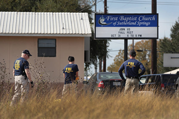 FBI在事發教堂調查。(Scott Olson/Getty Images)