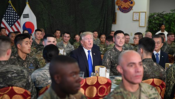 美軍士兵們表示，總統的講話激勵人心。(JIM WATSON/AFP/Getty Images)