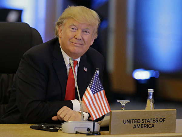 川普出席美国东盟峰会。(AARON FAVILA/AFP/Getty Images)