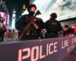 直击街头辩论 纽约执警该打哪张牌