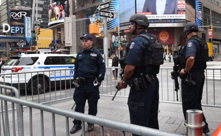 圣诞节期间，纽约市警察局将在城市各处布置更多重武器。