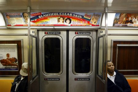 MTA工作人員表示，在地鐵車廂中有太多的醉鬼和打瞌睡的遊民，給清潔車廂帶來困難。