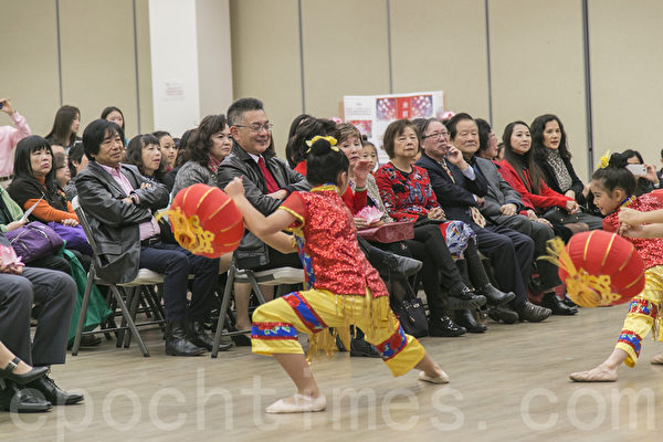 北加州中文学校联合会 40周年回顾展揭幕