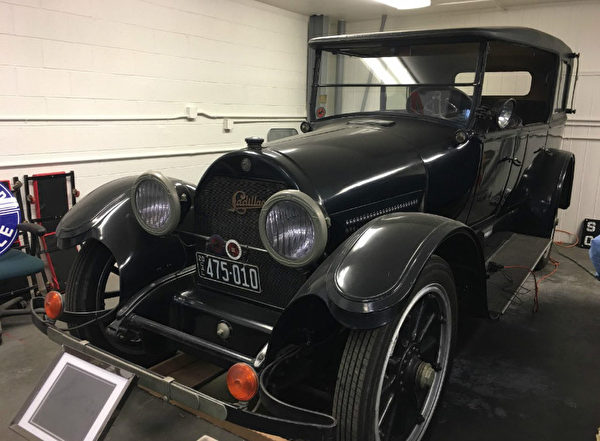 洛杉磯書商收藏古董車見證加州歷史 南加州居民 收藏家 經典跑車 大紀元