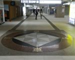 北车重铺地砖 珐琅材质增现代感