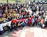 ‘千人牵手、种树护家园’海岸植树活动