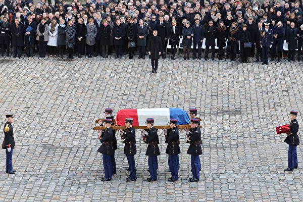 12月8日，总统马克龙在巴黎荣军院为端木松举行了国葬仪式。（LUDOVIC MARIN/AFP/Getty Images）