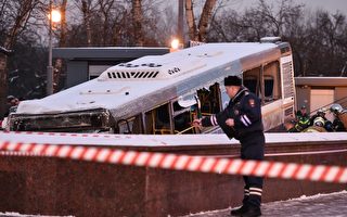 罕见车祸：俄巴士冲入地下人行道 5死15伤