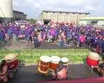 桃园千人踩客家酸菜   推广平镇“腌缸文化”