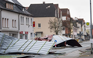 颶風級風暴襲擊歐洲釀10死 陸空交通大亂