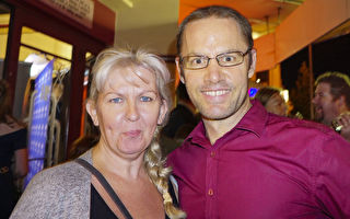 老闆讚神韻：演出的一切都令我感動