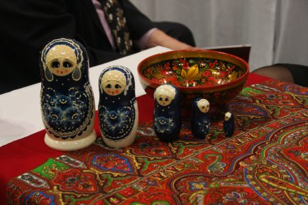 俄羅斯展位展出倍具民族風情的精緻套娃。