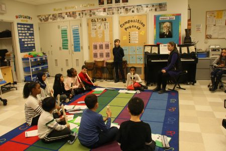 第51公校孩子們上音樂課。