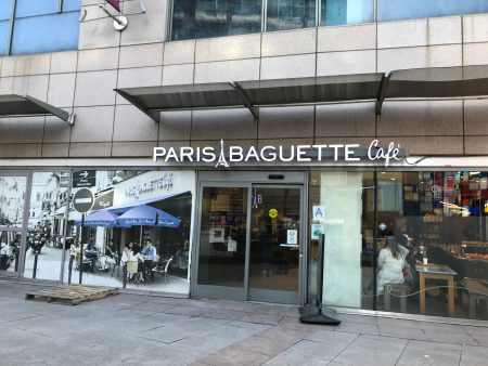 事發的法拉盛39大道的Paris Baguette麵包咖啡店。