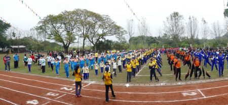 竹山镇清水溪畔7校联合运动会上的国小大会操表演。