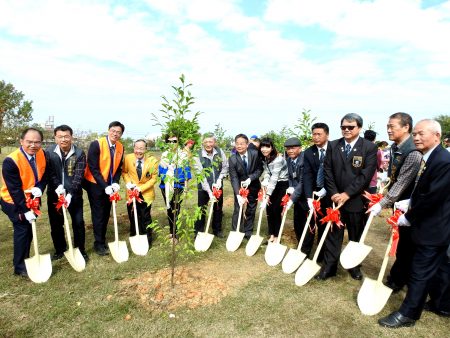 国际扶轮社3461地区“一人一树救地球”的目标，与台中市政府社会局及科技部中部科学园区管理局合作，推展植树活动。