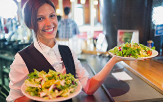 最低时薪涨至14元 餐厅老板诉苦：还不如员工挣得多