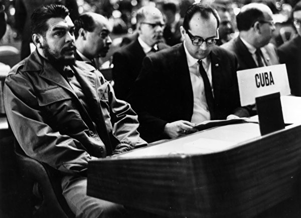 1964年12月11日，切•格瓦拉在联合国大会上。（Keystone/GettyImages）