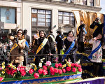 紐約新年大遊行 大紀元新唐人向民眾拜年