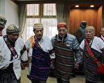 泰雅族頭目吟唱古調　祈福苗縣長早日康復