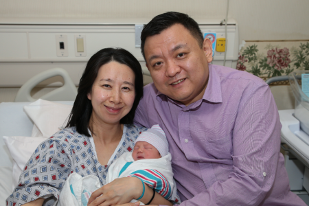 華裔夫婦在皇后醫院迎來黃曆新年寶寶。