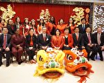 華商會農曆新年宴會 狗年紀念郵票揭幕