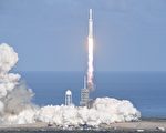 萬眾矚目 SpaceX成功首射世上最強大火箭