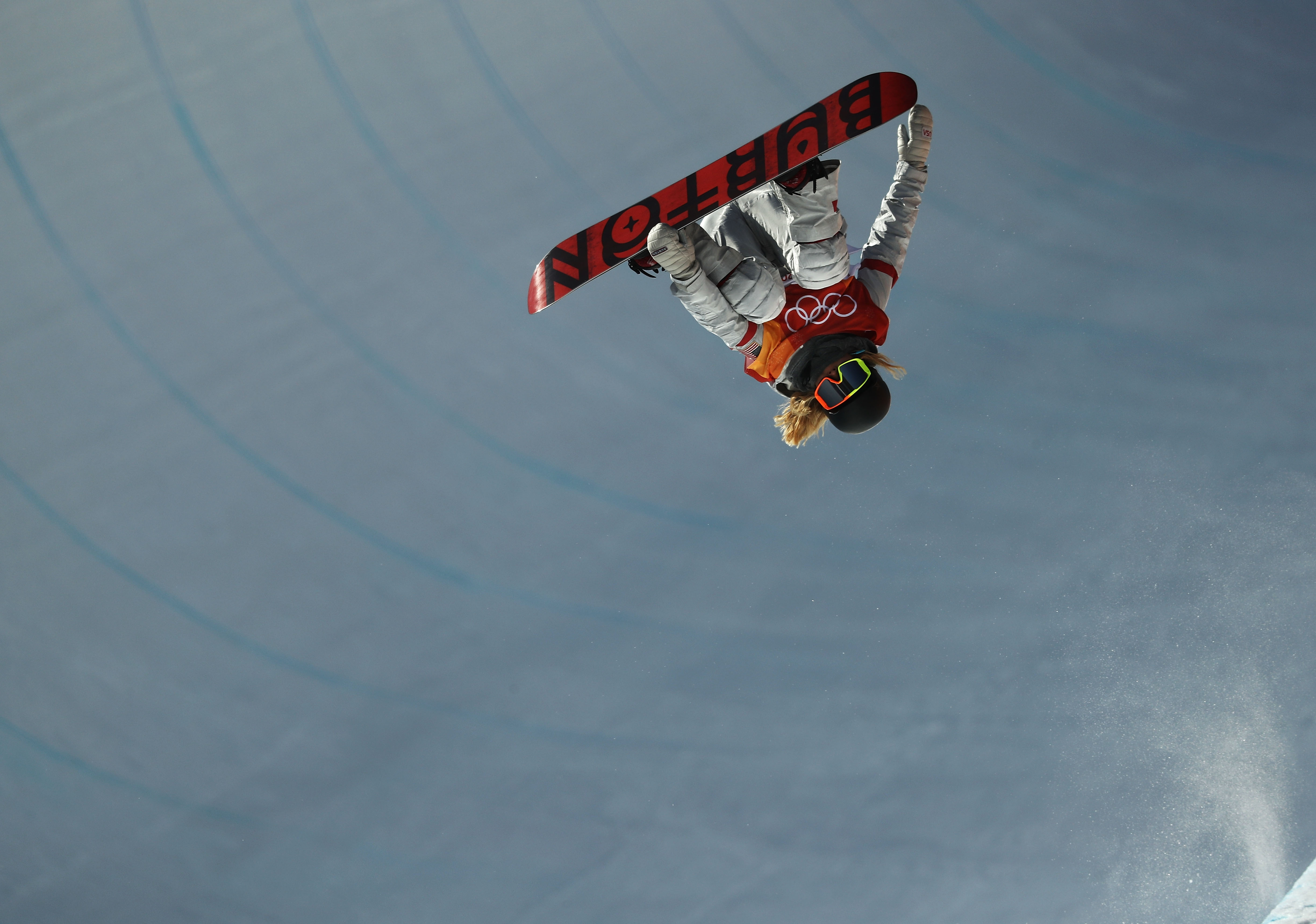 韩裔美籍小将克洛伊‧金(Chloe Kim)以其精彩的表演夺得单板滑雪女子半管(halfpipe)冠军。(Ryan Pierse/Getty Images)