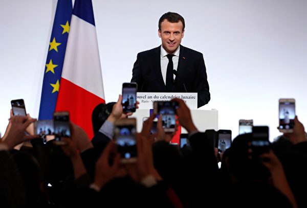 2018年2月16日，法国总统马克龙在爱丽舍宫举办的农历新年庆祝活动上发表讲话。 （IAN LANGSDON / AFP / Getty Images）