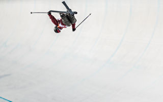 加拿大25岁女将夏普获半管自由式滑雪金牌