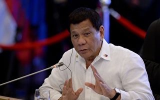 菲律宾政府剿灭菲共势力，收效显着。2月7日，在南部波吉农省的一座小镇，130名新人民军及支持者集体投降。图为2017年杜特蒂在东南亚峰会上发言。(NOEL CELIS/AFP/Getty Images)