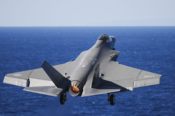 美军拟在卡尔文森航母部署F-35C隐形战机
