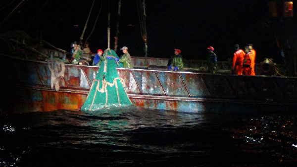 陆船摸黑越界捕鱼被逮 最高可罚240万台币